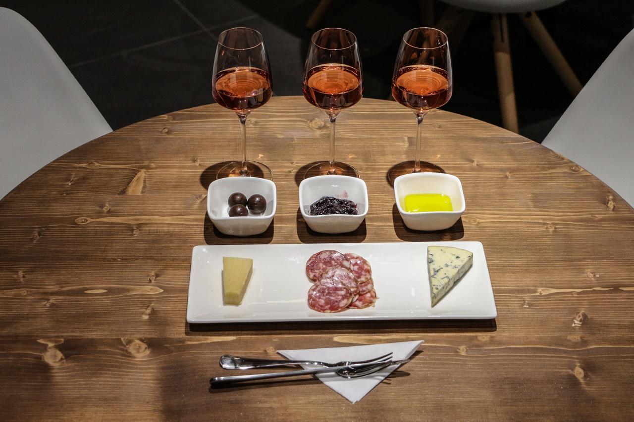 Wine Hotel Кишинев Екстериор снимка